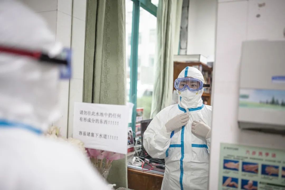 “发哨子”的武汉中心医院女医生